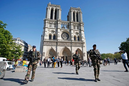 Thủ đô Paris đang trong tình trạng báo động